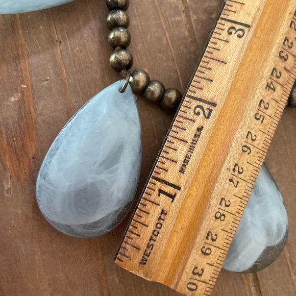 Statement necklace large teardrop teal beads brass color beads leather strap - Picture 8 of 8